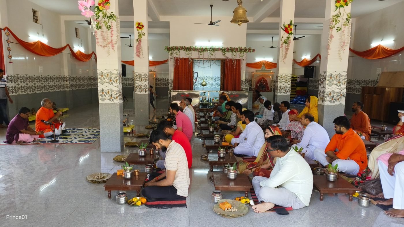 हजारों भक्तों का विश्वास